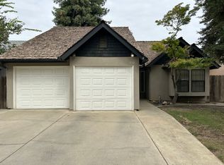 1216 W Whispering Pines Ct, Visalia, CA 93277