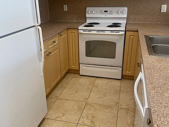2nd image of 4899/4901 Golfview Blvd