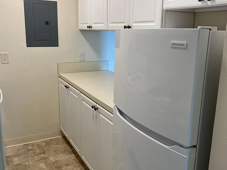 400 W Roy St #104 — Photo 8