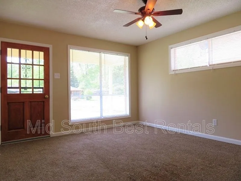 212 Delta Rd — Photo 3