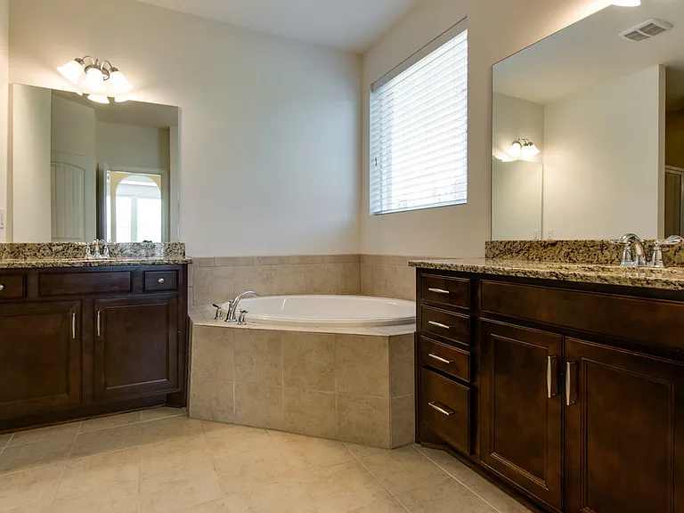 1205 Cressy Ln — Photo 15