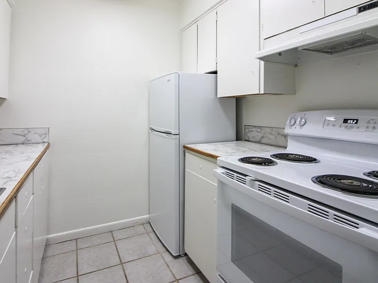 1136 Fairmount Ave S — Photo 11