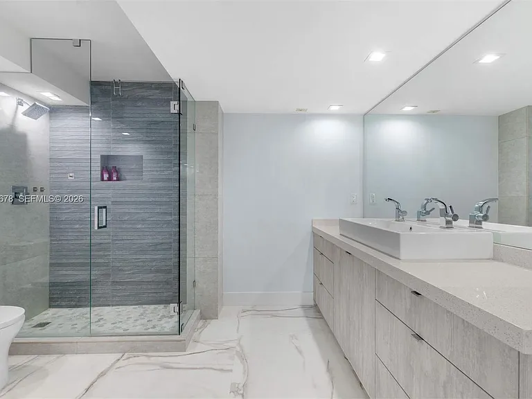 6039 Collins Ave #1527 — Photo 17