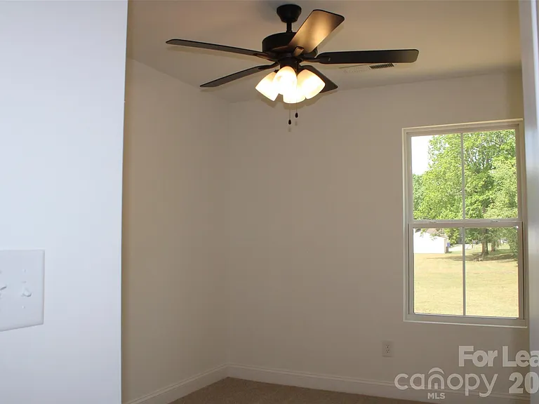 574 W Park Ave #A — Photo 15