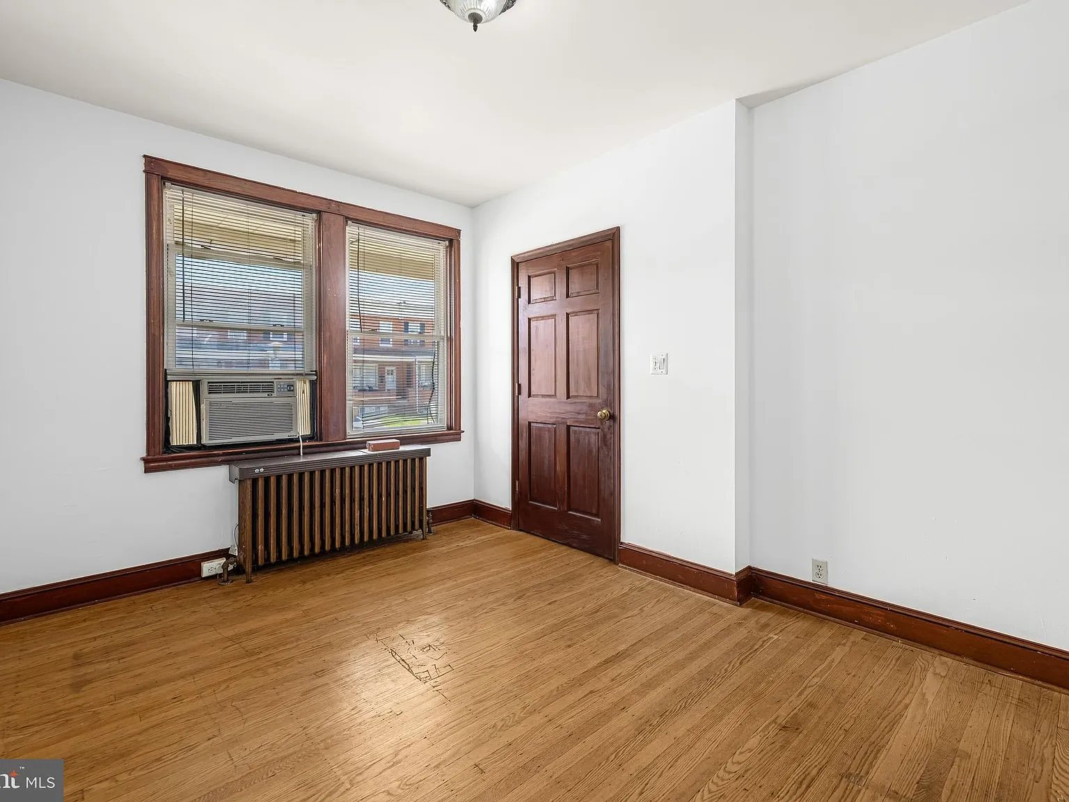 2 bed, 1.5 bath, 1050 sqft, $1,400 — Photo 2