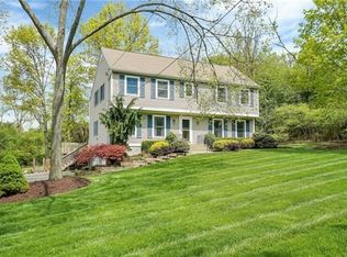 1 Oak Hill Dr, Rock Tavern, NY 12575