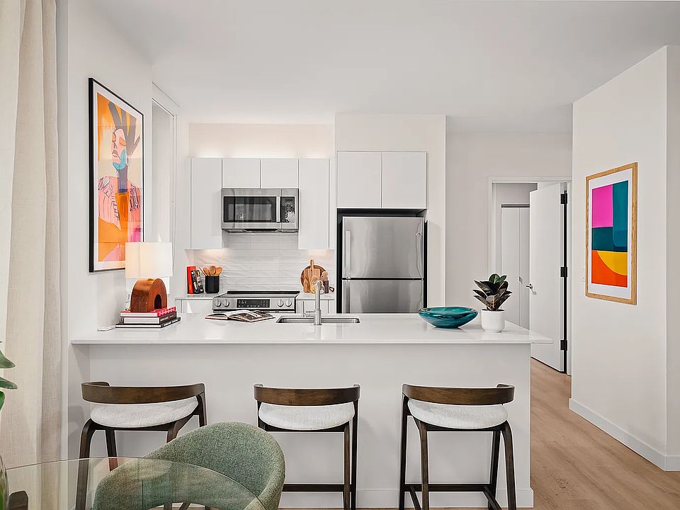 1st image of 126 Sandford St #706