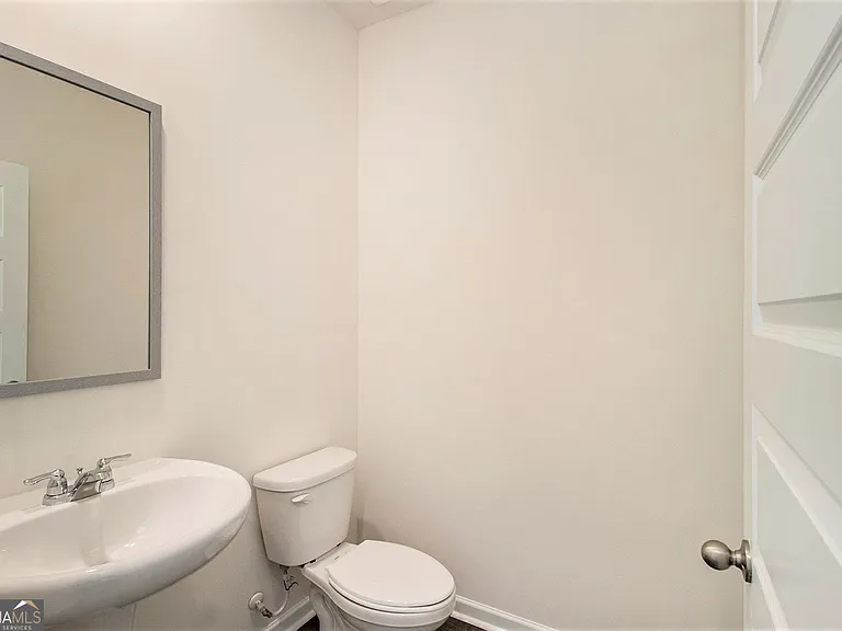 568 Whitman Ln — Photo 30