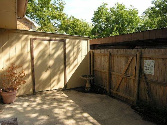 5th image of 2428 N Graham Dr