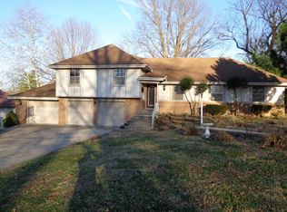 1520 S Devon Rd, Springfield, MO 65809