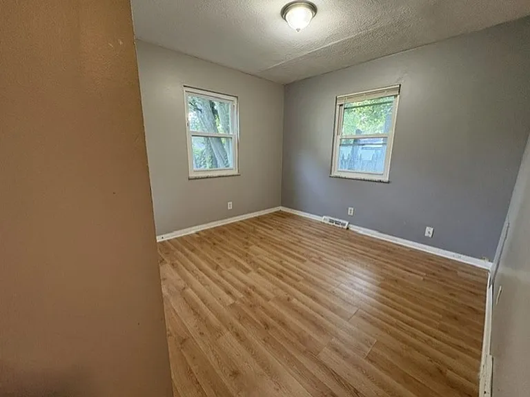 1382 Bellevue Ave — Photo 6