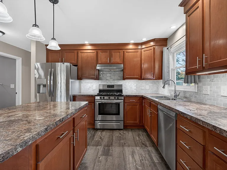 614 Park Ave — Photo 15