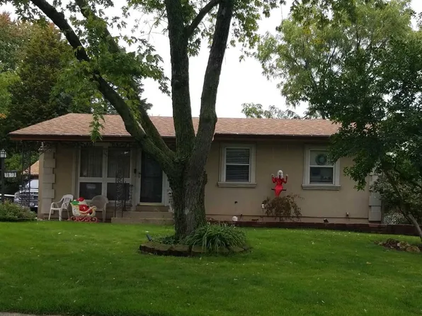 7673 Sprucewood Ave, Woodridge, IL 60517