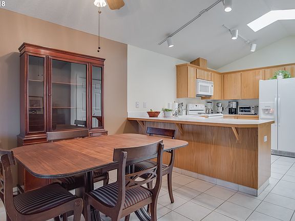 5th image of 11538 NE 32nd St