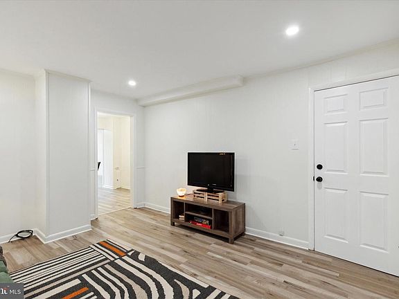 4th image of 128 Adams St