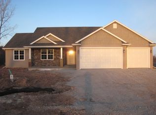 2042 N Heron Ln, Appleton, WI 54913