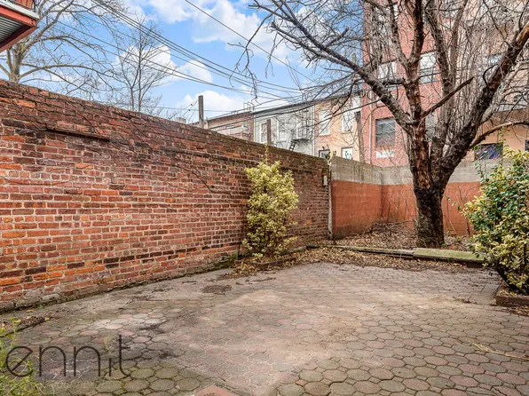 123 Hart Street image 1 of 28