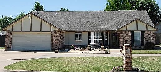 Circle driveway with lots of available parking