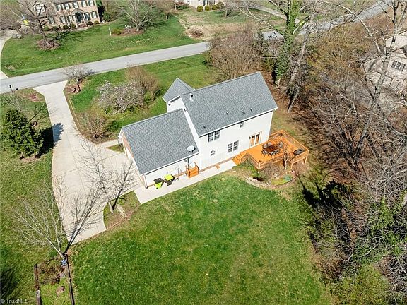 4th image of 8092 Oak Creek Dr