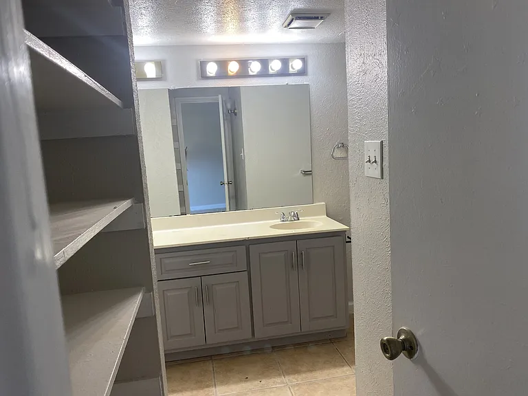 2425 Limestone Dr — Photo 13