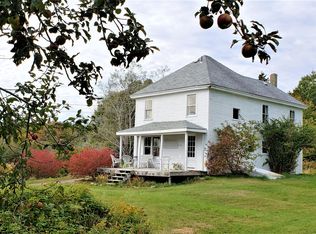 16 Airport Rd, Stonington, ME 04681