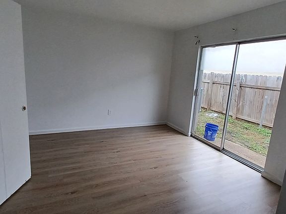 5th image of 2709 Longwood Dr APT C