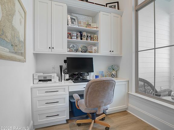 5th image of 408 Last Quarter Dr