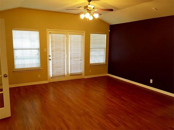 4th image of 1310 Parmer Ln #30C