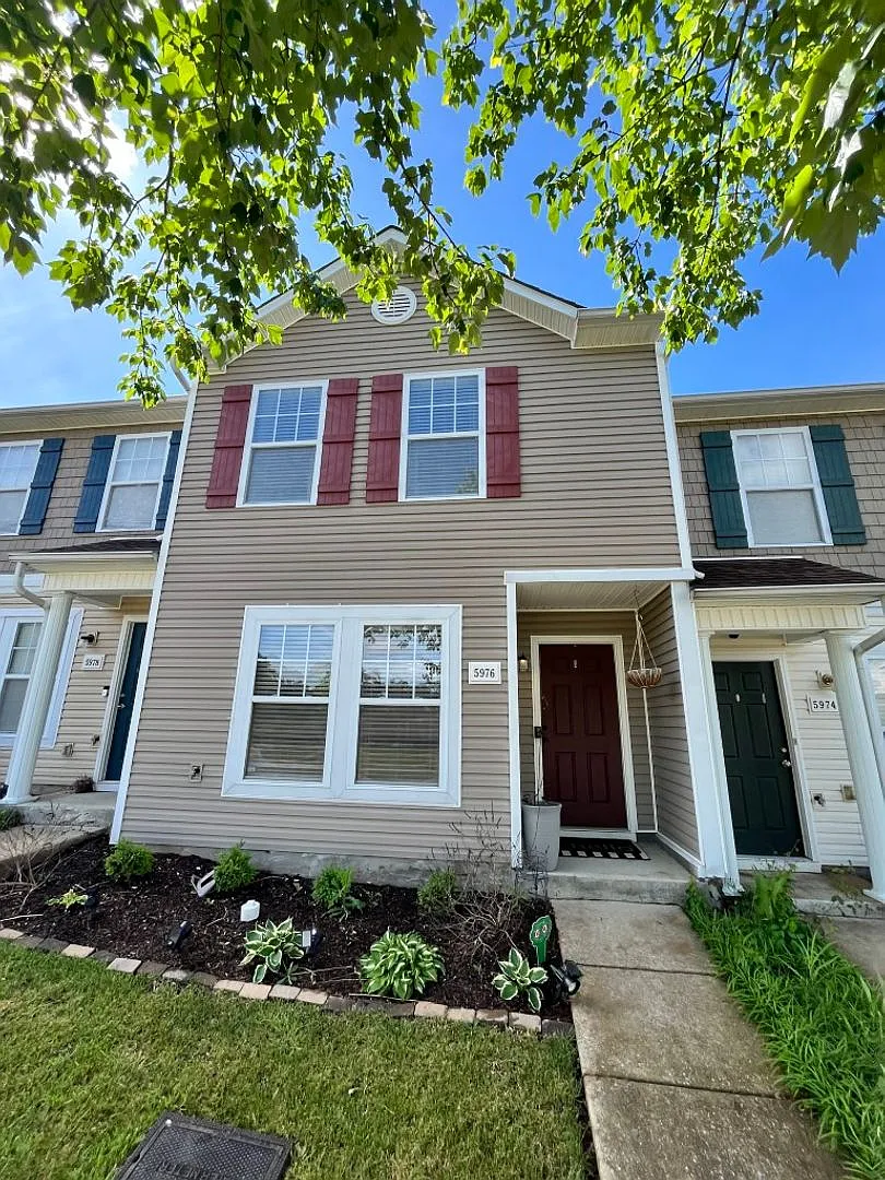 Prime Location Townhome — Photo 1