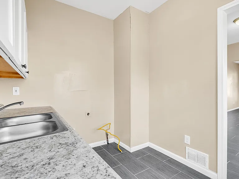 6423 Hazlett St — Photo 9