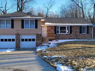 814 W Raven Rd, Peoria, IL 61615