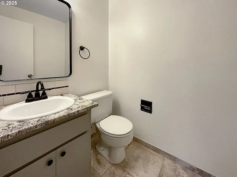 1690 Woodland Ter — Photo 18