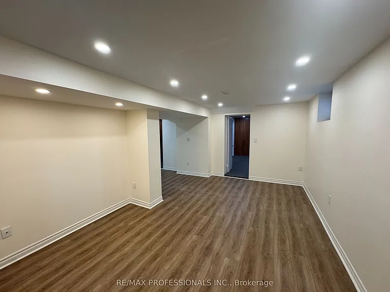 102 Paulart Dr #BASEMENT — Photo 10