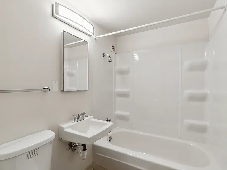 Life Manor Parkside — Photo 36