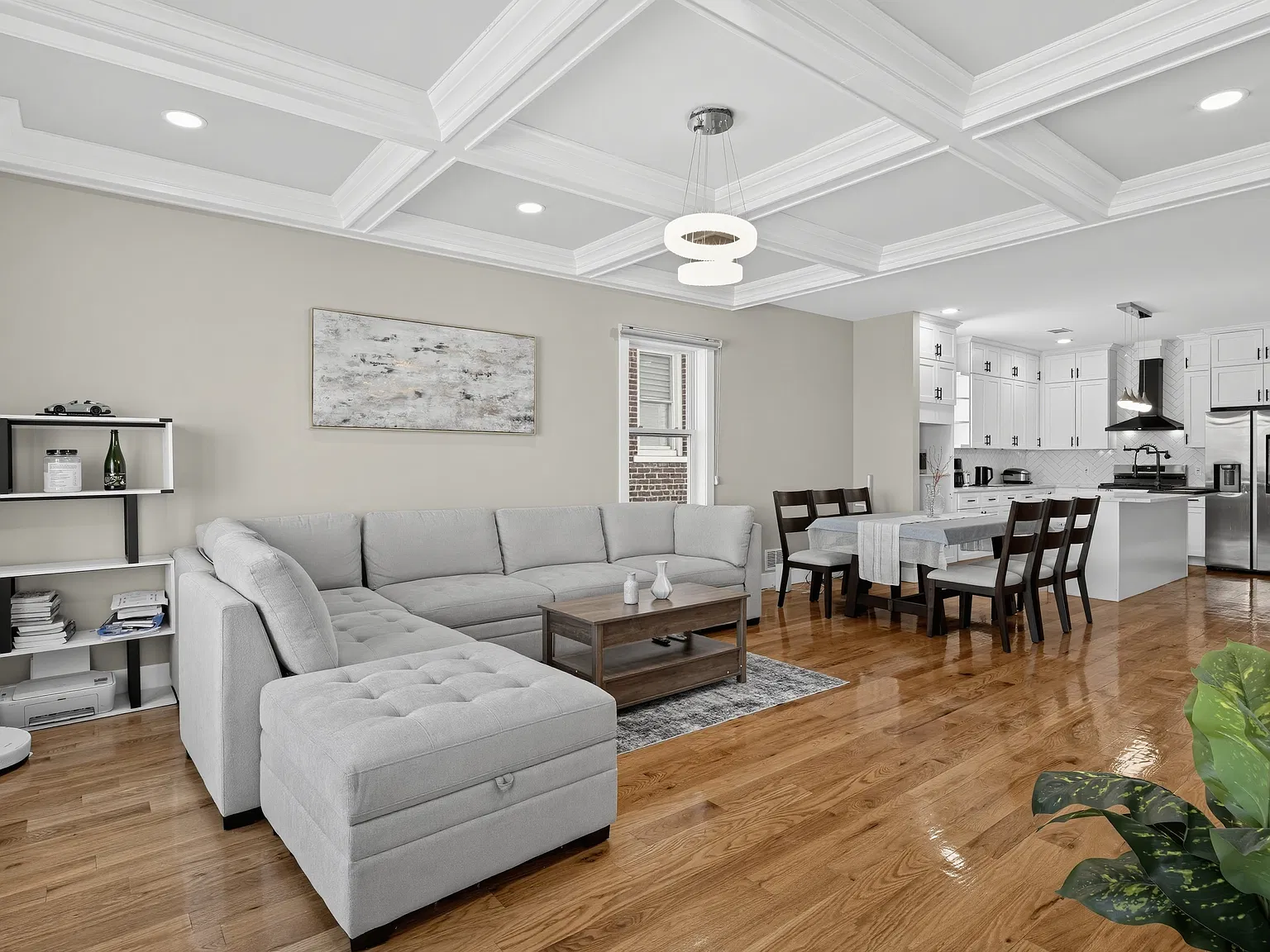 4 bed, 2622 sqft, $5,350 — Photo 2