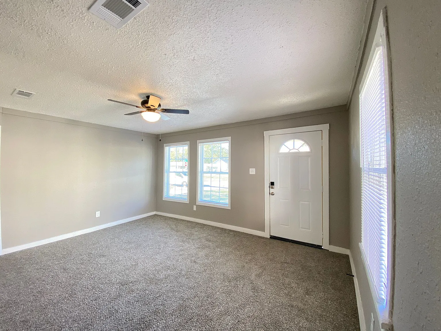 2719 Abigail St — Photo 3