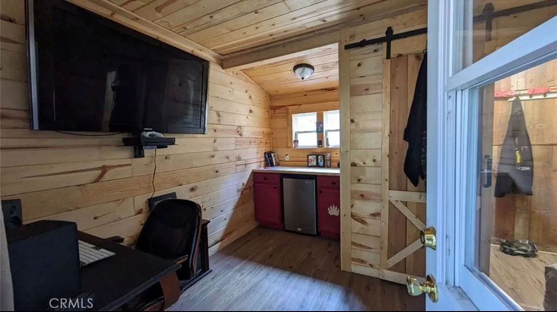 2 bed, 950 sqft, $3,000 — Photo 3