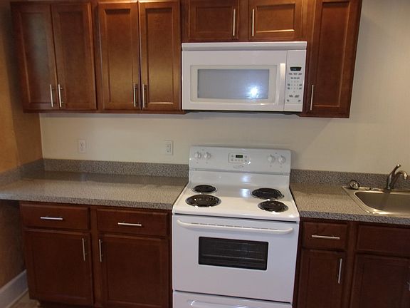 5th image of 377 Elmwood Ave
