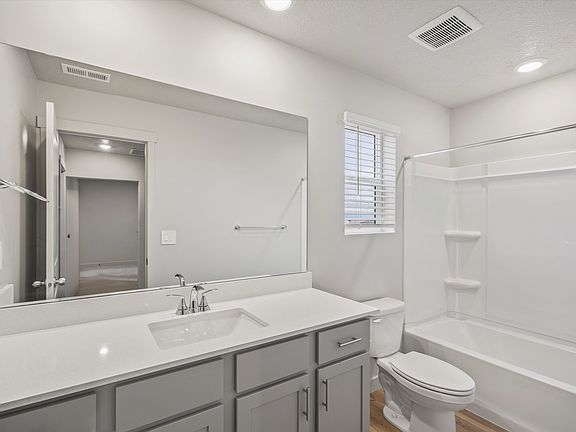 SLC_Pine_ 4241_Bathroom_A_931-N-160-E-Santaquin-UT.jpg