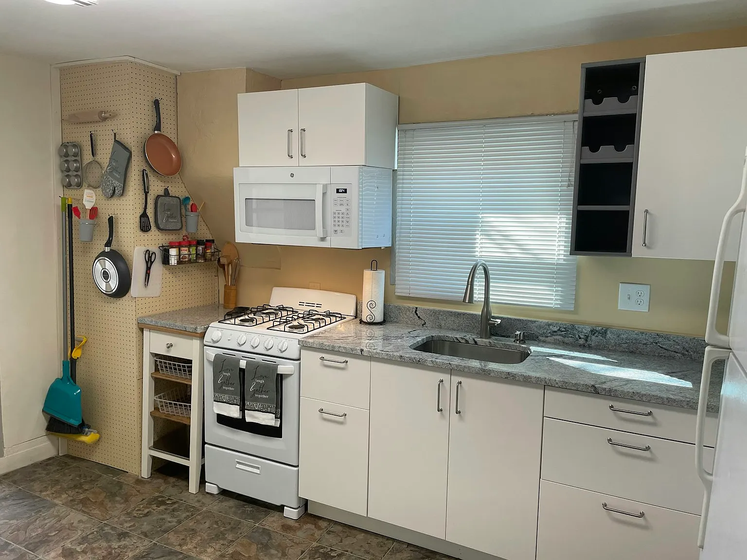 624 Knox Ct — Photo 4