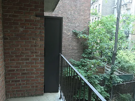 Rented by Metropolis Real Estate of Manhattan | media 10