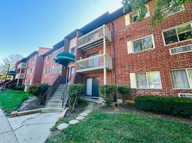920 N Lakeside Dr