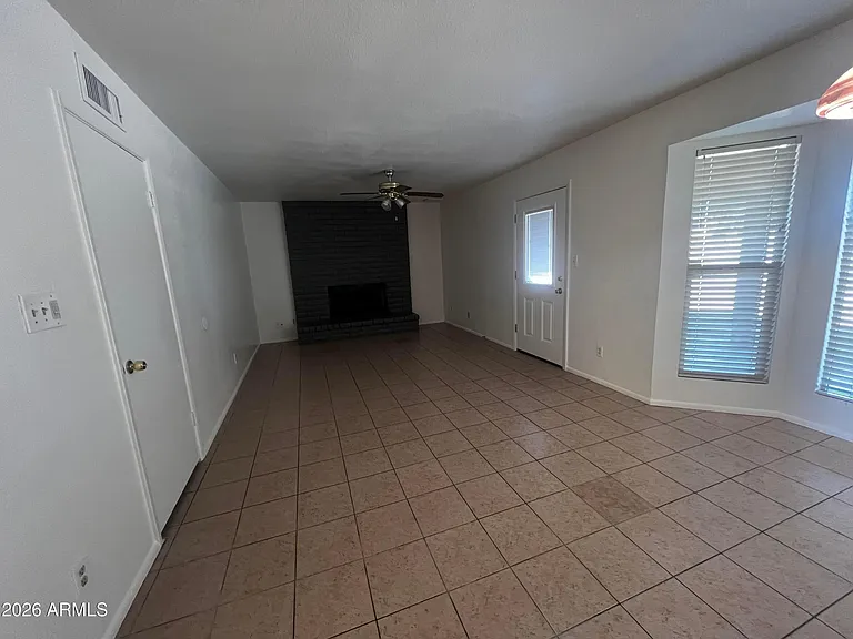 1550 W Knowles Ave — Photo 3