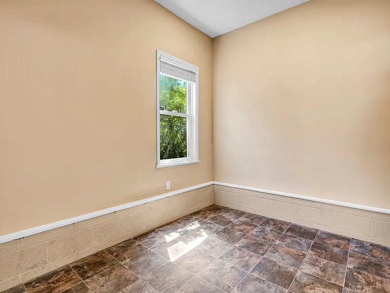 102 Hawkins St — Photo 24