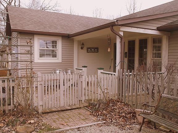 3rd image of 46810 Farley Dr