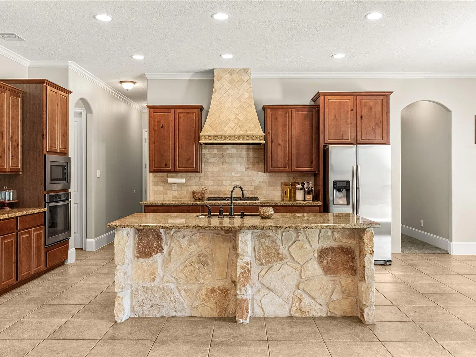 4 bed, 3.5 bath, 3491 sqft, $3,650 — Photo 2