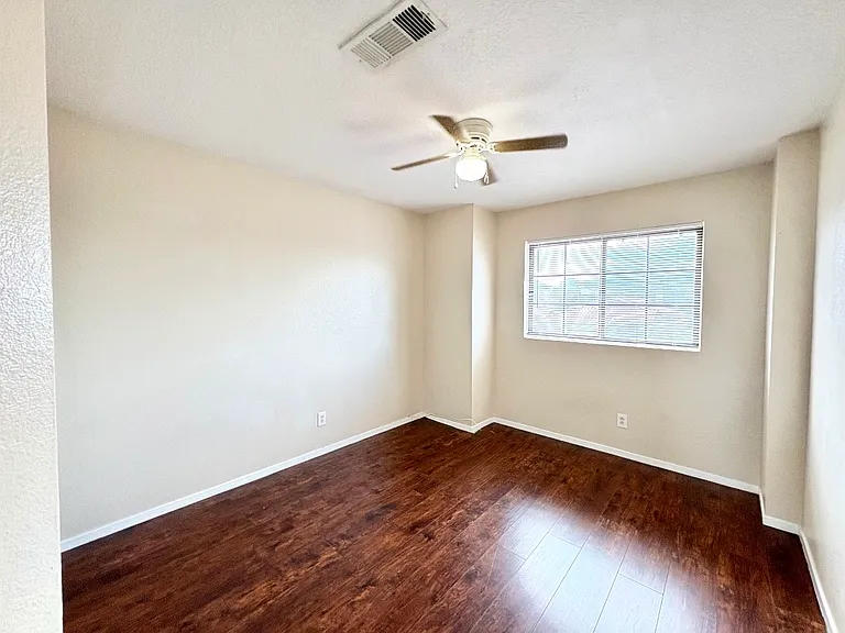 4652 Cosley Dr — Photo 8