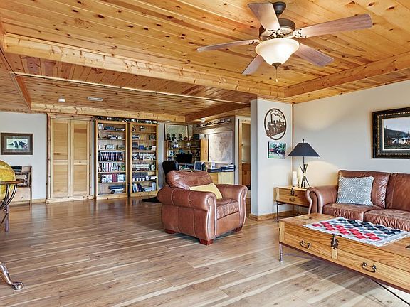 5th image of 292 Hollyberry Cir