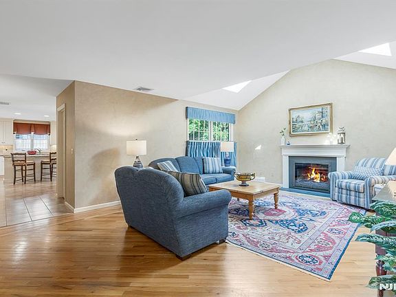4th image of 312 William Way