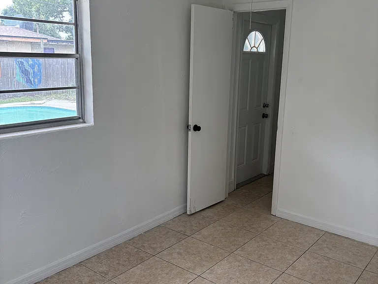 1147 Barbara Dr — Photo 18